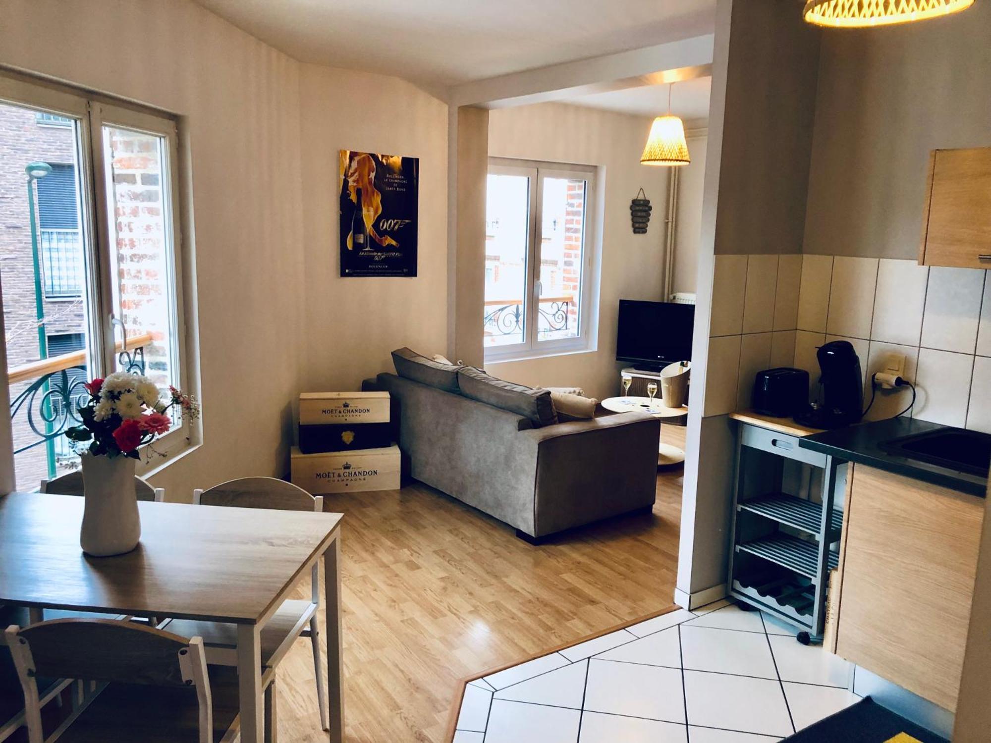 Logement Centre Ville D'Epernay Avec Parking Prive Екстериор снимка