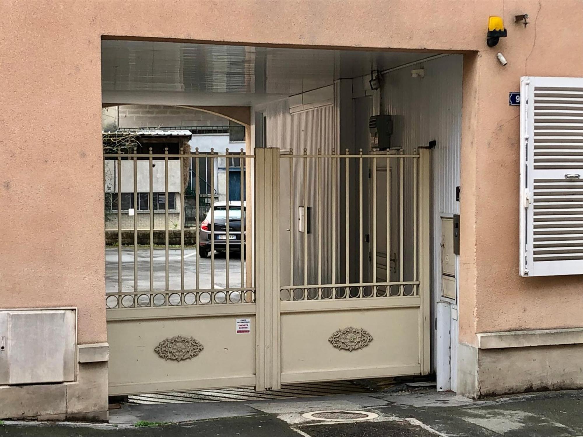 Logement Centre Ville D'Epernay Avec Parking Prive Екстериор снимка